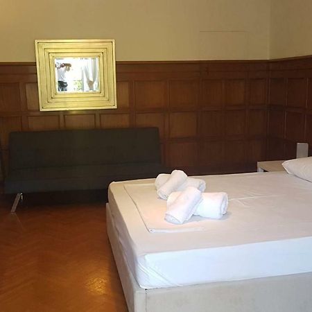 Violet Errathens Apartment - Athens Center, 7 Bd, 3 Bath ภายนอก รูปภาพ