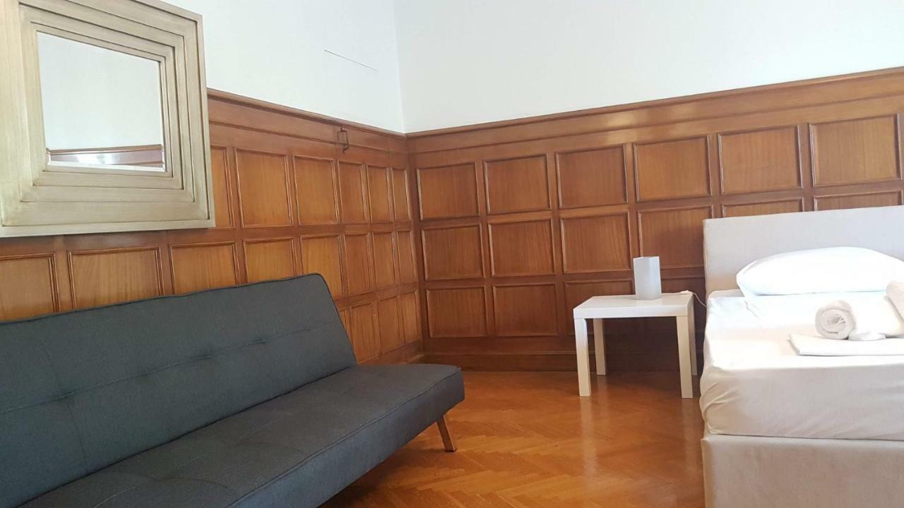 Violet Errathens Apartment - Athens Center, 7 Bd, 3 Bath ภายนอก รูปภาพ