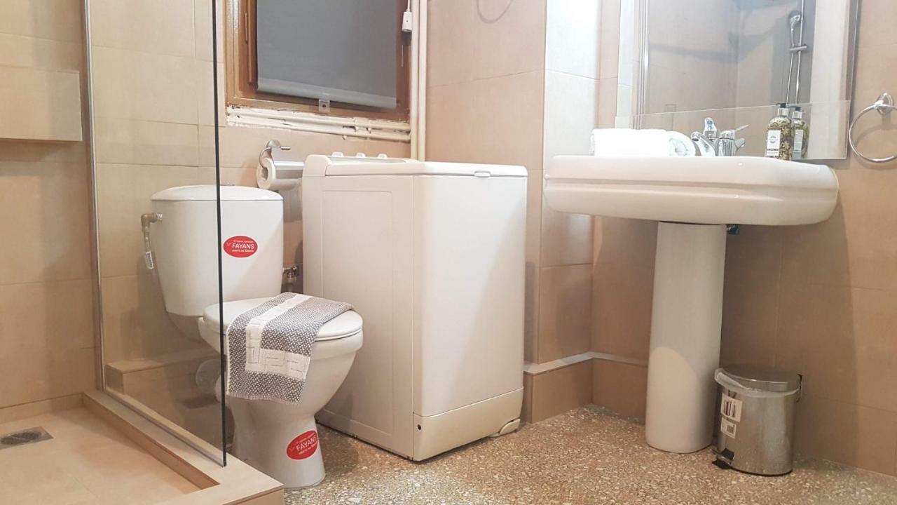 Violet Errathens Apartment - Athens Center, 7 Bd, 3 Bath ภายนอก รูปภาพ