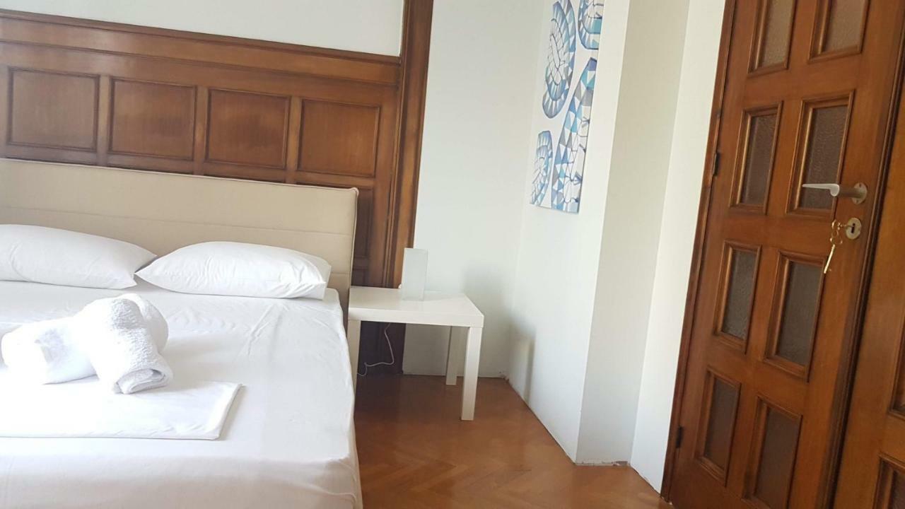 Violet Errathens Apartment - Athens Center, 7 Bd, 3 Bath ภายนอก รูปภาพ
